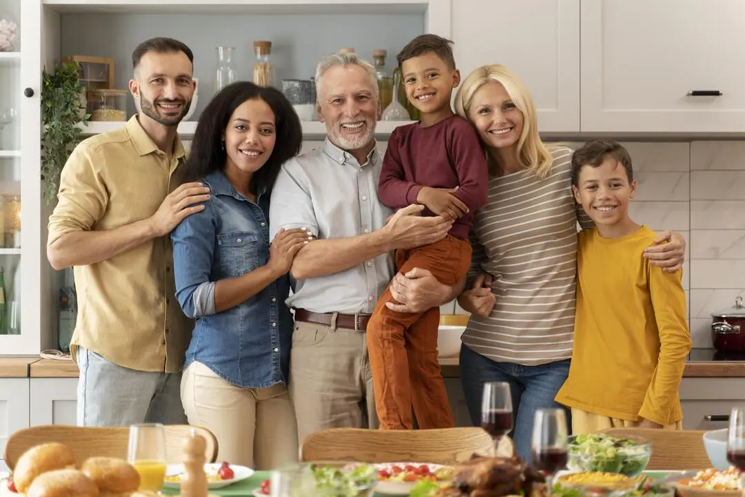 happy family havinf dinner together